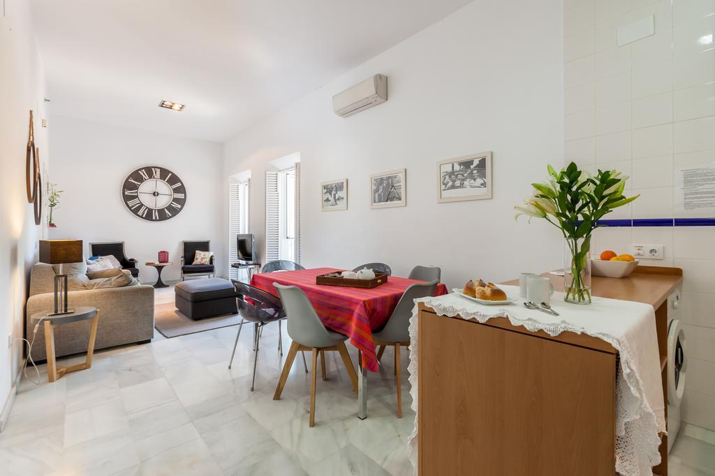 Apartamentos Plaza Pilatos Sevilla Exteriör bild