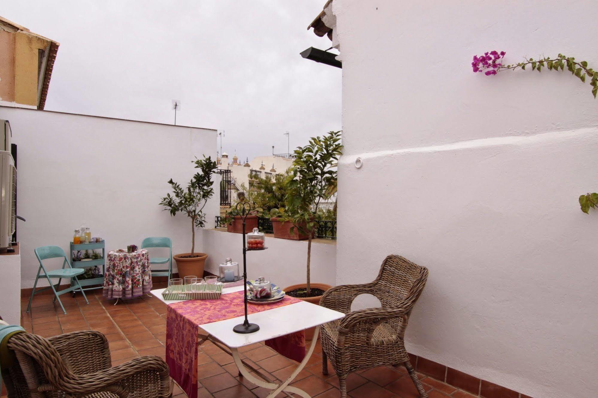 Apartamentos Plaza Pilatos Sevilla Exteriör bild