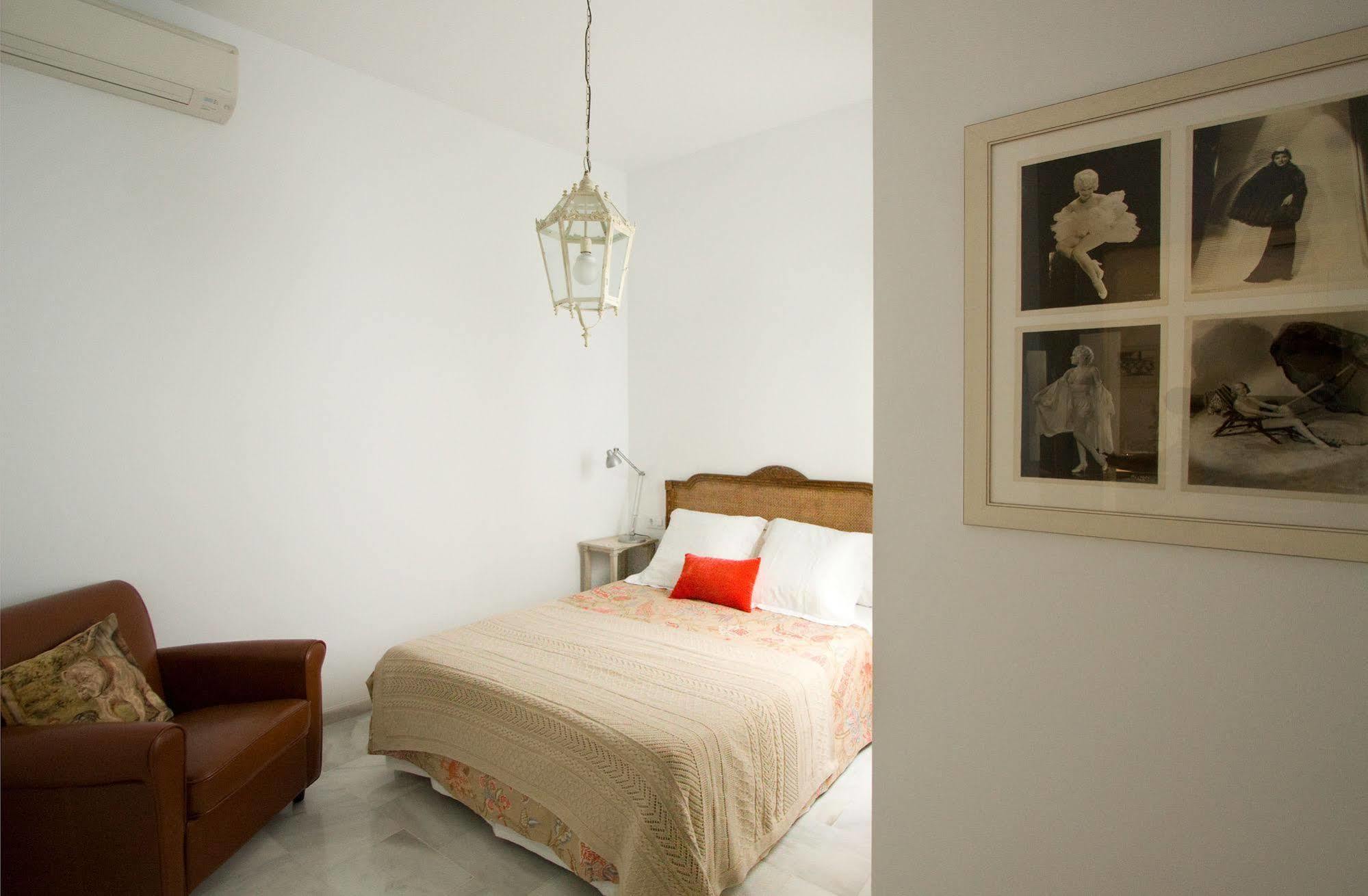 Apartamentos Plaza Pilatos Sevilla Exteriör bild